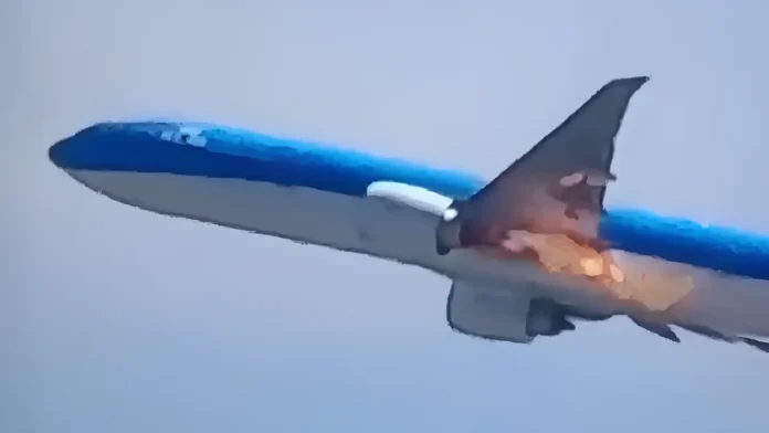 klm-777-operating-amsterdam-to-mumbai-flight-engine-catches-fire klm-777-operating-amsterdam-to-mumbai-flight-engine-catches-fire