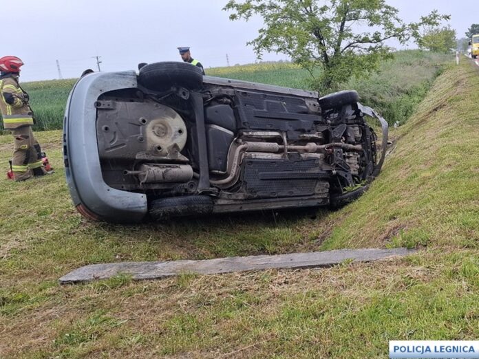 ukrainiec-pod-wplywem-3-promili-spanikowal-na-widok-policji.-skonczylo-sie-dachowaniem