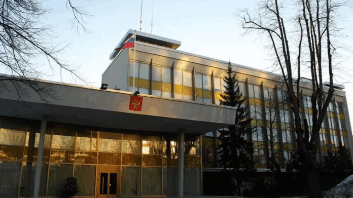 pojemnik-z-farba-zrzucony-na-ambasade-rosyjska-w-szwecji pojemnik-z-farba-zrzucony-na-ambasade-rosyjska-w-szwecji