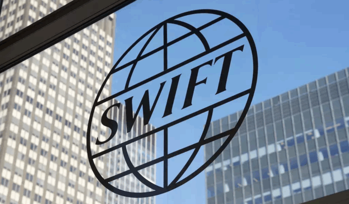 bloomberg:-ue-bada-mozliwosc-odlaczenia-ponad-20-bankow-od-swift