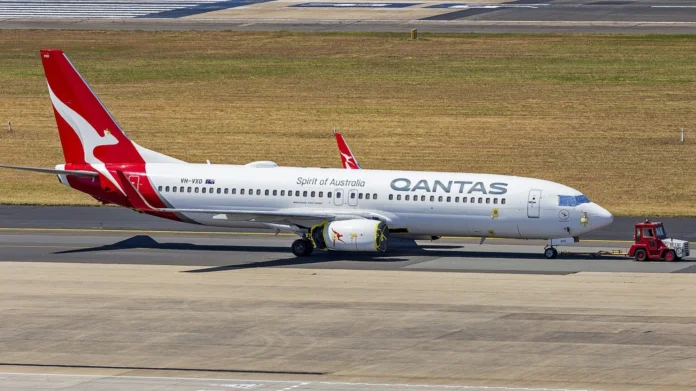 qantas-cabin-crew-broke-ankle,-3-injured-amid-severe-turbulence:-atsb qantas-cabin-crew-broke-ankle,-3-injured-amid-severe-turbulence:-atsb