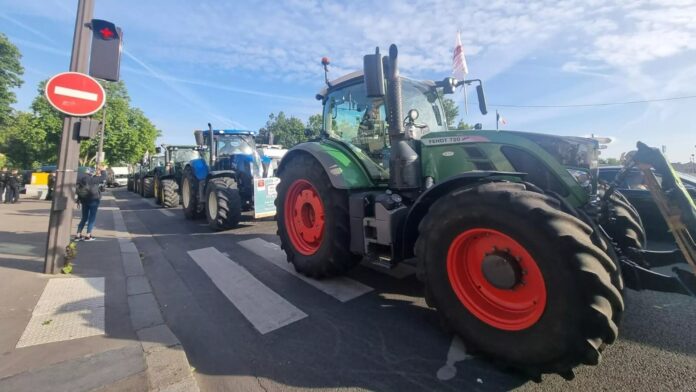 francuscy-rolnicy-zawieszaja-protesty-i-wracaja-do-gospodarstw