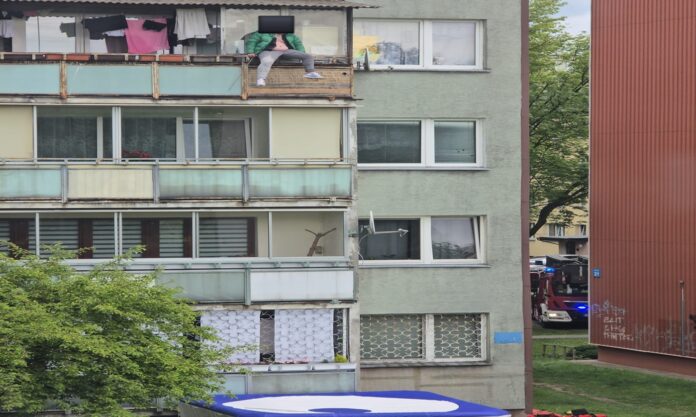 piaseczno:-ukrainiec-skoczyl-z-trzeciego-pietra piaseczno:-ukrainiec-skoczyl-z-trzeciego-pietra