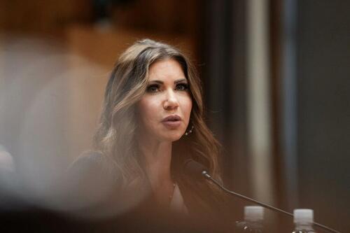 court-blocks-government-from-terminating-immigration-documents-of-5,000-venezuelans court-blocks-government-from-terminating-immigration-documents-of-5,000-venezuelans