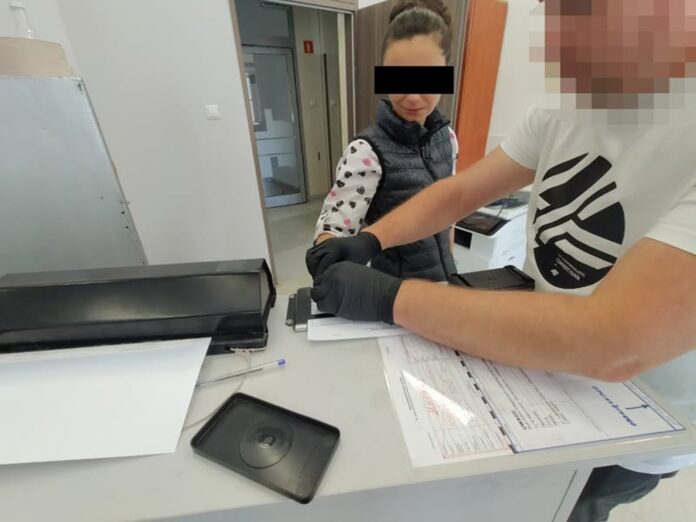 pijana-ukrainka-zaatakowala-policjantow-w-warszawie