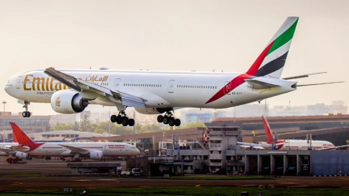 emirates-boeing-777-pilots-blinded-by-laser-while-landing emirates-boeing-777-pilots-blinded-by-laser-while-landing