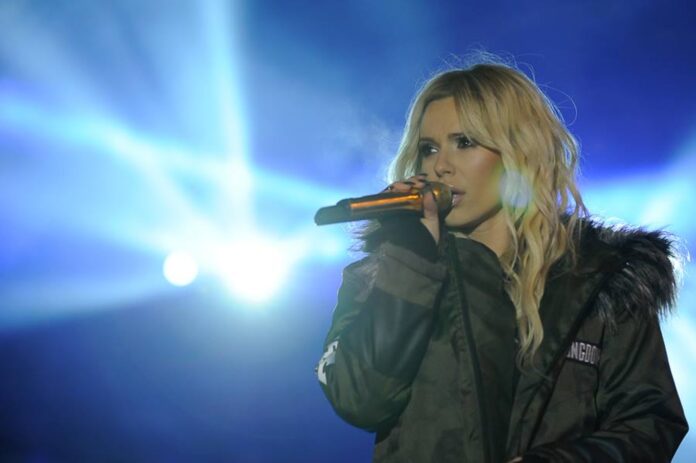 doda-w-ogniu-krytyki:-prokuratura-wszczela-sledztwo-ws.-reklamy-suplementow-na-hashimoto