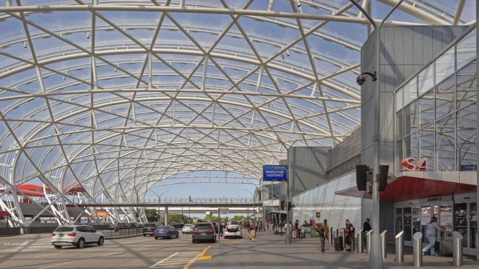 top-10-busiest-airports-in-the-us-in-2025,-no.7-will-surprise-you