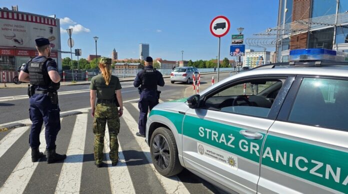 ponad-200-nielegalnych-imigrantow-zatrzymanych-na-granicy-polsko-niemieckiej-podczas-akcji-„most” ponad-200-nielegalnych-imigrantow-zatrzymanych-na-granicy-polsko-niemieckiej-podczas-akcji-„most”