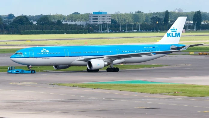 klm-amsterdam-to-toronto-flight-with-a330-makes-u-turn