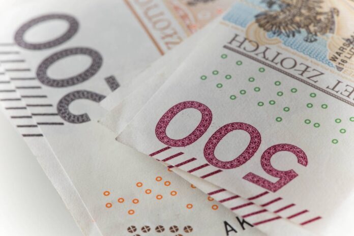 nowe-swiadczenie-500-zl-dla-osob-65+:-kto-moze-skorzystac-i-jakie-sa-zasady?