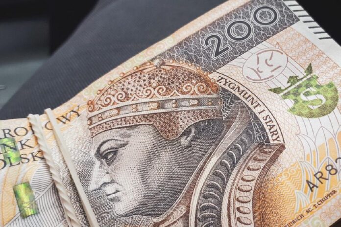 probowal-zaplacic-banknotem-200-zl-–-grozi-mu-8-lat-wiezienia probowal-zaplacic-banknotem-200-zl-–-grozi-mu-8-lat-wiezienia