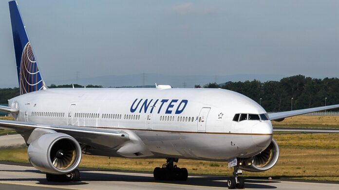 united-airlines-boeing-777-makes-emergency-landing-at-denver-airport