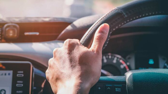 trzymasz-sprzeglo-podczas-dojazdu-do-swiatel?-od-teraz-mozesz-dostac-kare