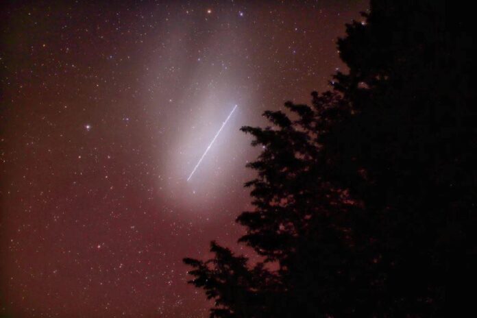 swietlisty-wir-nad-polska:-kosmiczny-spektakl-widoczny-tej-nocy