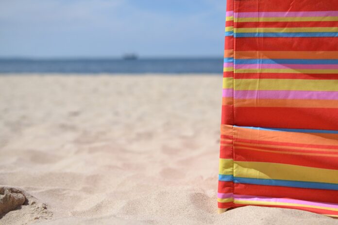 mandat-500-zl-za-parawan-na-plazy?-ten-nadmorski-kurort-wprowadzil-absurdalny-przepis