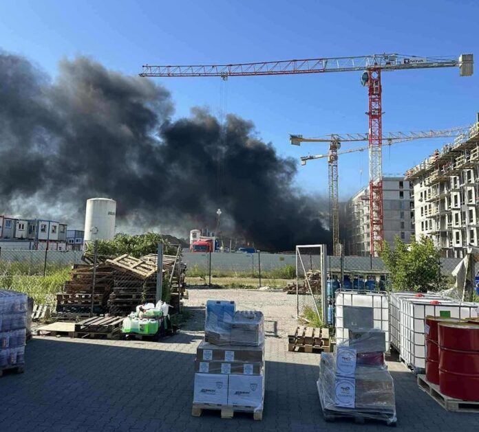 pozar-w-krakowie.-czarny-dym-nad-miastem