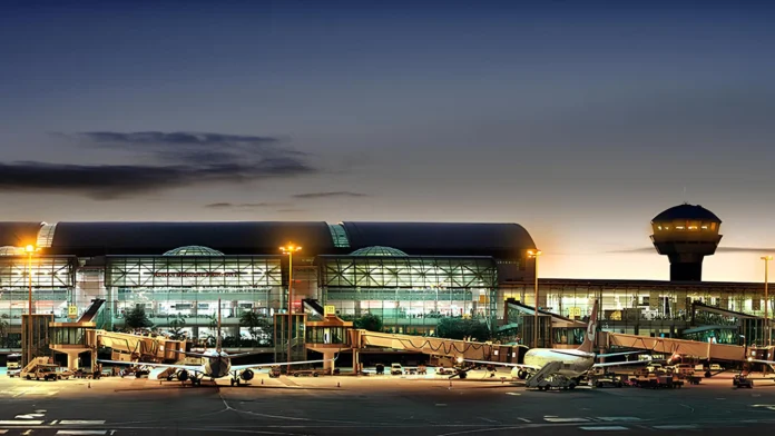 turkey’s-izmir-airport-closed-and-cancels-flights-amid-wildfires