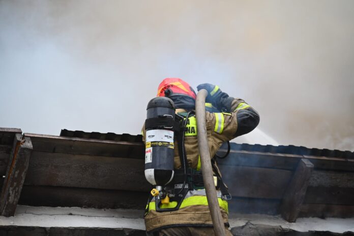 pozar-w-szpitalu-drewnica-w-zabkach.-trwa-akcja-gasnicza-i-ewakuacja