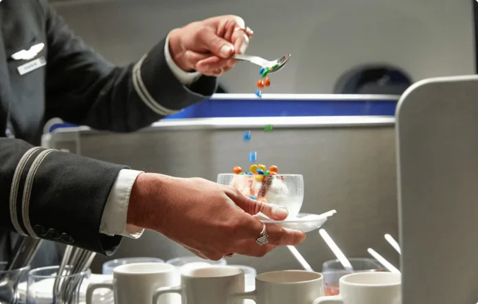 united-airlines-enhances-transcon-flights-with-warm-arrival-snacks