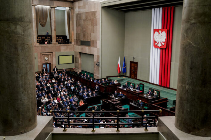 pilny-wniosek-o-wotum-nieufnosci-pis-popiera-dymisje-komisji-europejskiej.