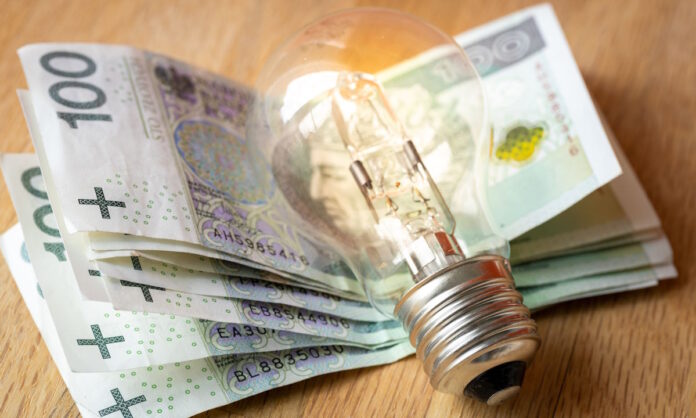 oplata-mocowa-wrocila.-miliony-polakow-zaplaca-wiecej-za-prad-juz-w-sierpniu