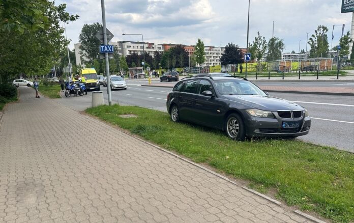 bmw-wjechalo-do-zalewu-w-slupie.-ratownicy-przerwali-akcje-z-powodu-ekstremalnych-warunkow