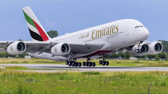 emirates-a380-pilots-land-at-new-york-jfk-with-one-failed-engine emirates-a380-pilots-land-at-new-york-jfk-with-one-failed-engine