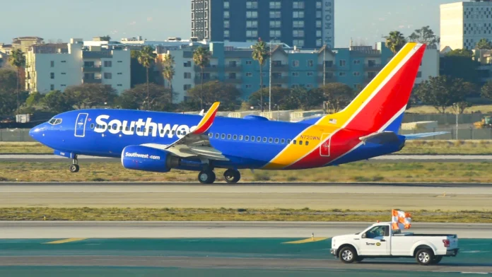 southwest-pilots-makes-u-turn-to-las-vegas-after-737-engine-failure southwest-pilots-makes-u-turn-to-las-vegas-after-737-engine-failure