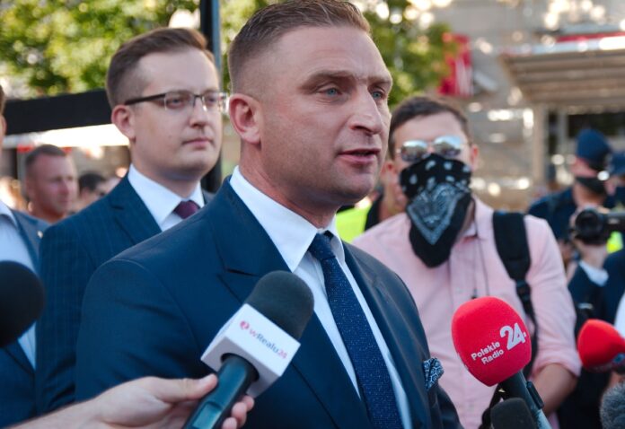 prezydent-duda-ulaskawil-roberta-bakiewicza.-uniknie-kary-za-napasc-na-kobiete