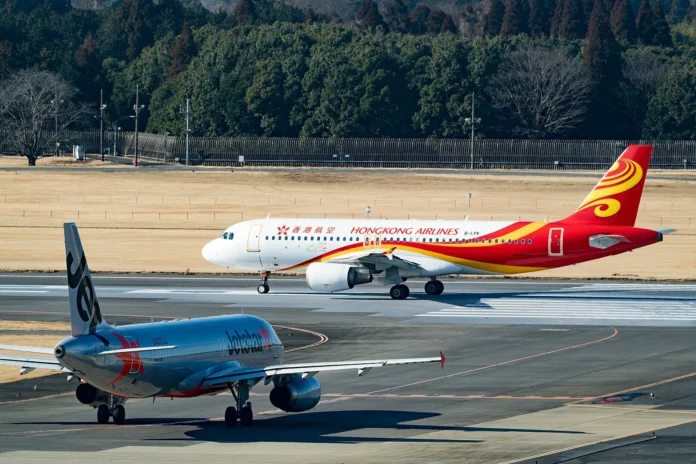 airbus-a320-and-boeing-737-come-head-on-head-at-taipei-runway airbus-a320-and-boeing-737-come-head-on-head-at-taipei-runway