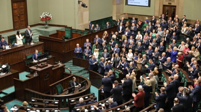 ujawniono-dlugi-polskich-poslow.-rekordzista-ma-zobowiazania-na-ponad-25-mln-zl!