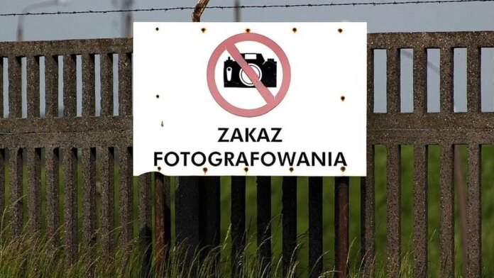 to-koniec-absurdalnego-zakazu-fotografowania.-prezydent-podpisal