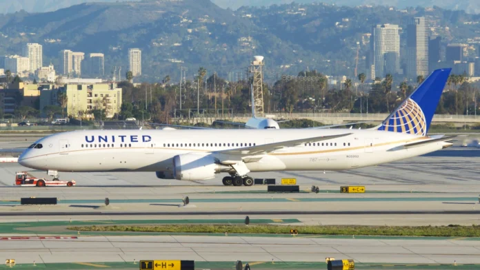 united-787-pilots-declares-‘mayday’,-flight-returns-to-washington