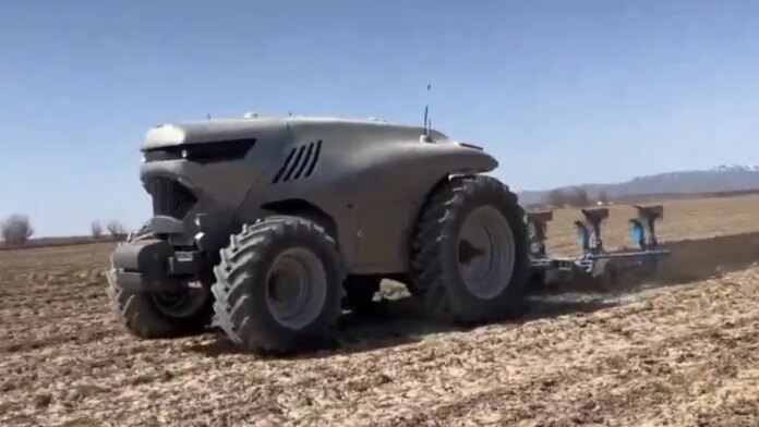 chinski-ciagnik-sam-robi-w-polu.-czy-aby-na-pewno-jest-taki-dobry?