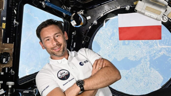 ma-dosc-atakow-na-jego-rodzine.-slawosz-uznanski-wisniewski-wydaje-oswiadczenie