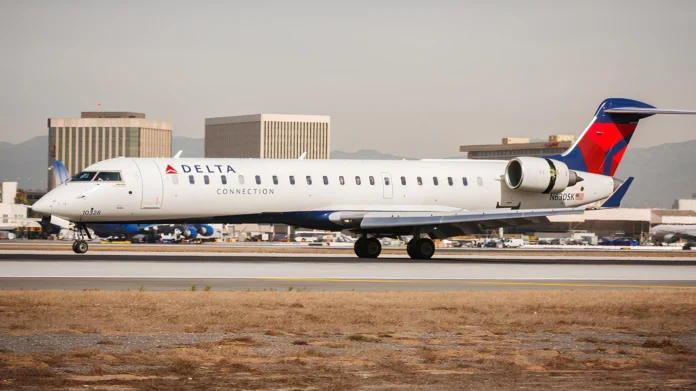 delta-employee-steals-ipad,-passengers-files-lawsuit
