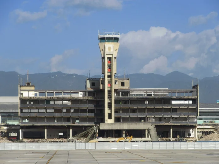 colombian-atc-son-gives-takeoff-clearance-to-avianca-a330-pilots colombian-atc-son-gives-takeoff-clearance-to-avianca-a330-pilots