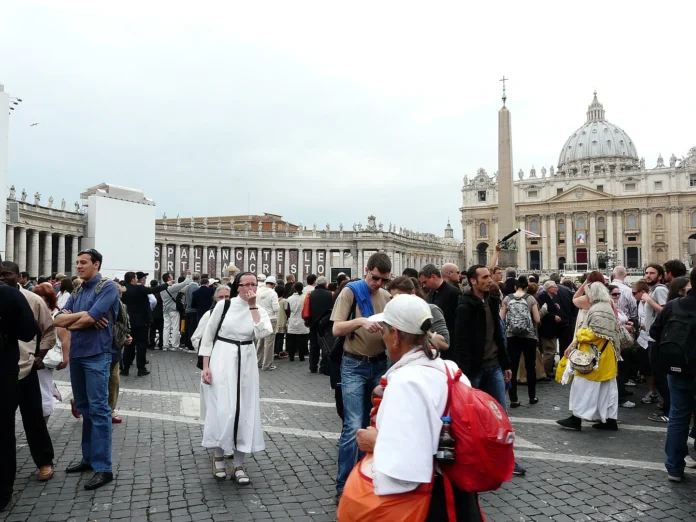 top-10-most-crowded-tourist-destinations-in-the-world-in-2025,-no.7-will-surprise-you!!