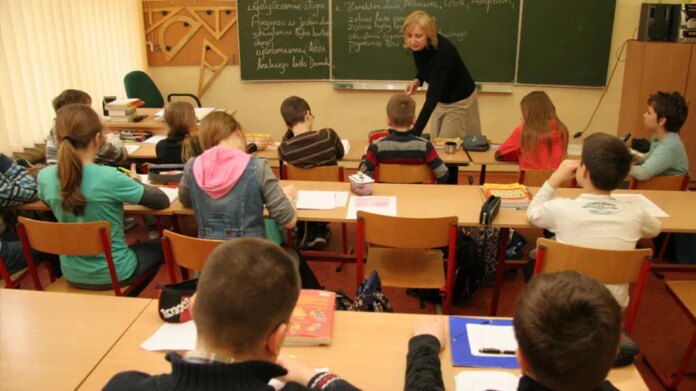 wiejskie-szkoly-w-polsce-maja-powazny-problem.-liczba-uczniow-drastycznie-maleje