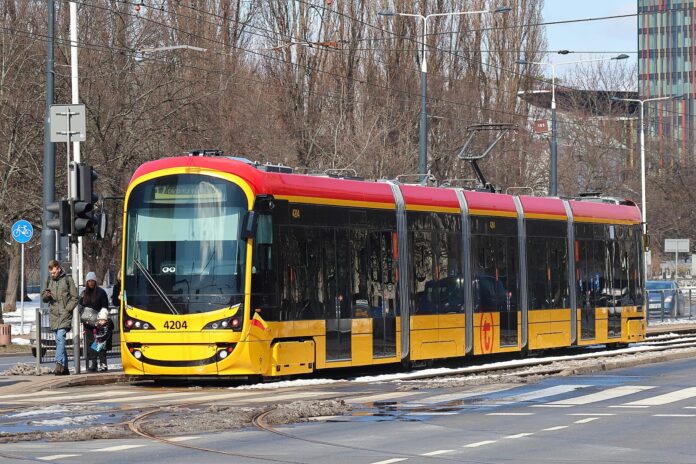 miliony-zlotych-w-bloto?-warszawa-ma-cichsza-i-tansza-alternatywe-dla-tramwaju!
