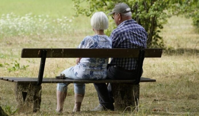 ostatni-dzwonek-dla-seniorow.-zus-wyplacil-253-mln-zl,-ale-juz-87-700-polakow-dostalo-odmowe!