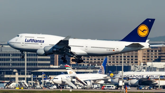 lufthansa-boeing-747-pilots-makes-u-turn-to-chicago-o’hare lufthansa-boeing-747-pilots-makes-u-turn-to-chicago-o’hare