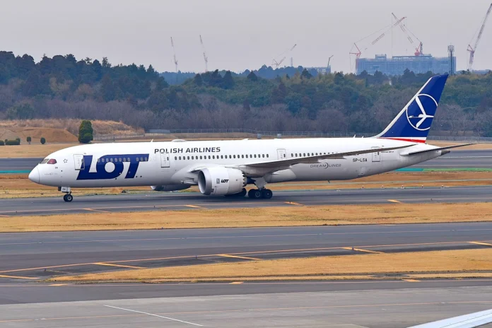 lot-airlines-tokyo-to-warsaw-flight-with-boeing-787-diverted-to-china lot-airlines-tokyo-to-warsaw-flight-with-boeing-787-diverted-to-china