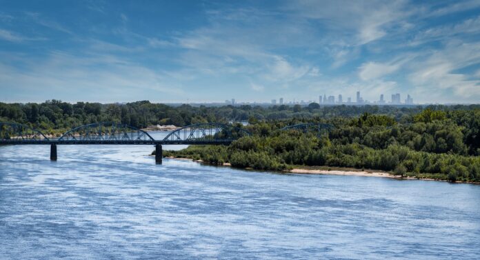 wisla-ma-tylko-10-cm!-historyczny-rekord-suszy,-imgw-ostrzega-polakow. wisla-ma-tylko-10-cm!-historyczny-rekord-suszy,-imgw-ostrzega-polakow.