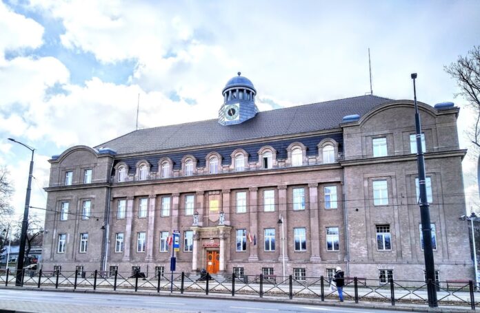 zabrze-wybralo-nowego-prezydenta-kamil-zbikowski-wygral-o-wlos-z-ewa-weber. zabrze-wybralo-nowego-prezydenta-kamil-zbikowski-wygral-o-wlos-z-ewa-weber.