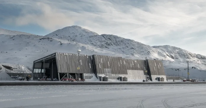 this-greenland-airport-suspends-international-flight-operations this-greenland-airport-suspends-international-flight-operations