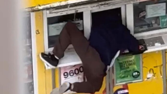 geniusz-wlamal-sie-do-lubelskiego-kiosku.-zostal-nagrany