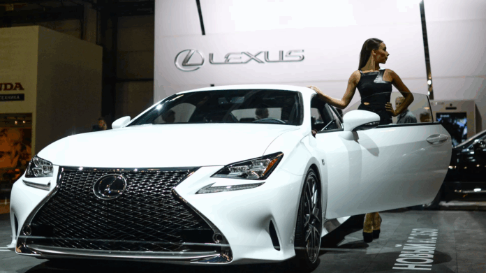 lexus-stanal-w-plomieniach,-trzy-ofiary.-eksperci-bija-na-alarm:-ta-droga-zabija!