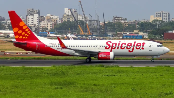 spicejet-new-delhi-to-srinagar-flight-makes-an-emergency-landing spicejet-new-delhi-to-srinagar-flight-makes-an-emergency-landing